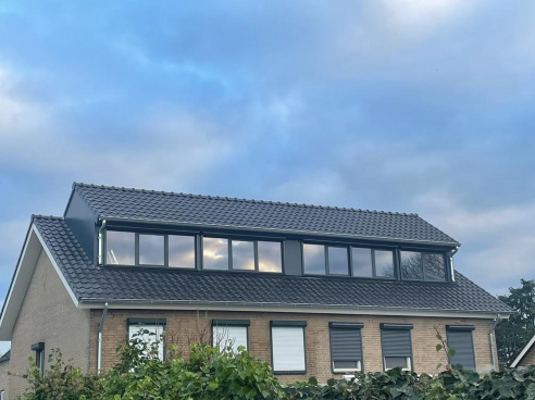 Een compleet nieuw dak inclusief dakkapel in Ven-Zelderheide